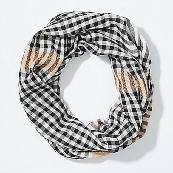 LOFT Buffalo Plaid Infinity Circle Scarf Black White Tan NWT Lightweight - Picture 1 of 6